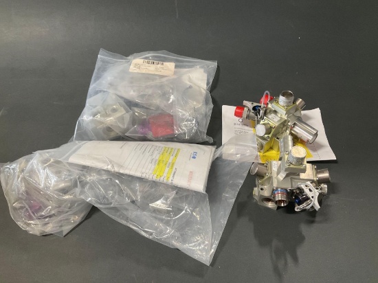 (LOT) THRUST REVERSER VALVES 282D0007-507 (CORE RETURNS) & DISASSEMBLED T/R VALVES