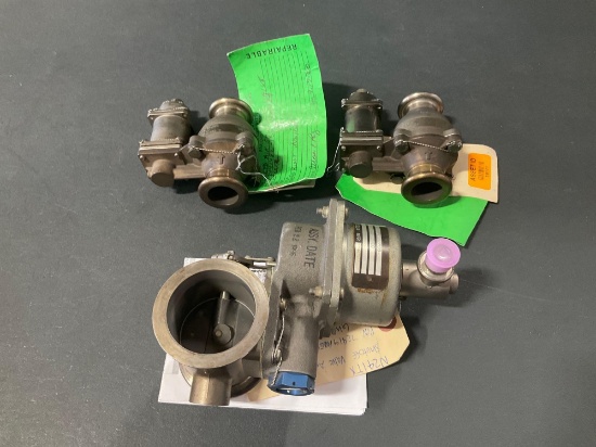 LEAR 60 VALVES 7608071-1 & 27441482-13 (ALL NEED REPAIR)