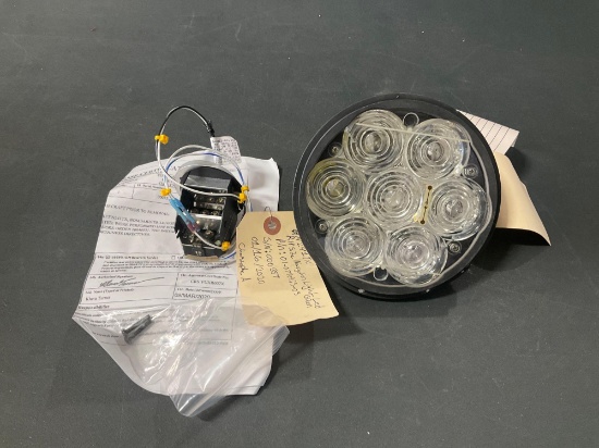 (Lot) Led Horizontal Stab Light (Small Crack In Lens) & Nav Light 2307490-1 & 01-0770963-03 (Both