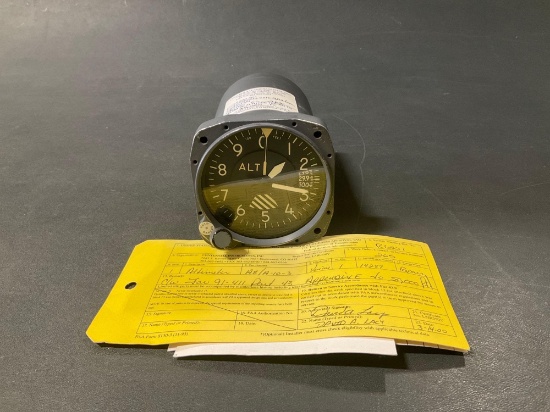 Altimeter A8/A-10-3 (Repaired 2000/Damaged Adjustment Knob)