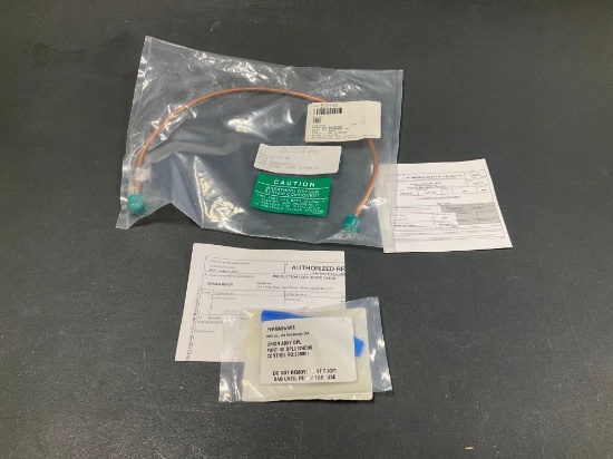 (LOT) NEW OXYGEN LINE S172-20 & 02 RECEPTACLE DPLU524D05