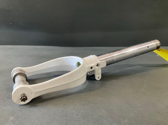 CESSNA 150 NOSE FORK BARREL & AXLE ASSY (APPEARS REPAIRED/NO PAPERWORK)