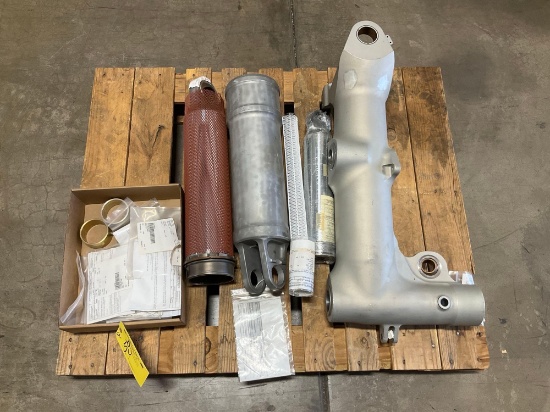 (LOT) DISASSEMBLED LANDING GEAR