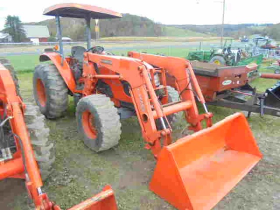 Kubota M7040 4wd w/ LA1153 Loader, Hydraulic Shuttle, SSL QA Bucket,