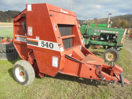 Hesston 540 Round Baler, 4x4, Nice Shape w/ Controls