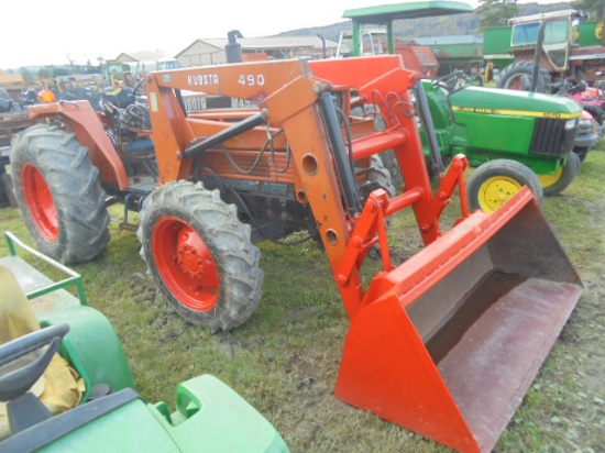 Kubota M4950 4wd w/ Loader, Quick Attach Bucket & HLA Forks, Dual Remotes,