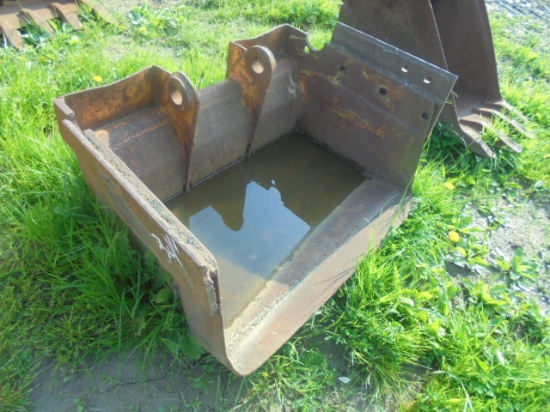 Case 34" Backhoe Bucket