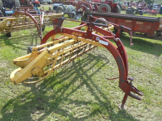 New Holland 256 Rake, Late Model