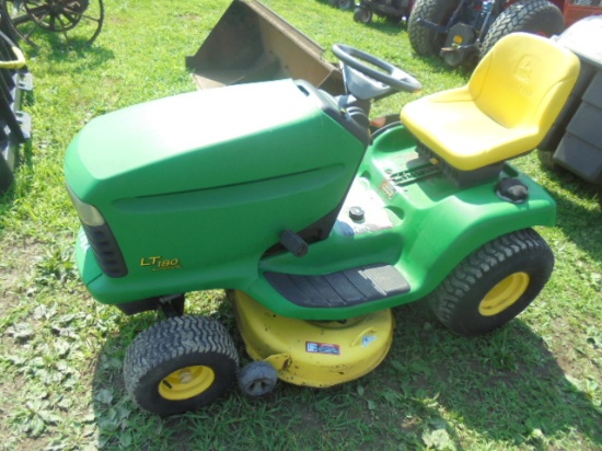 John Deere LT180 Automatic Riding Mower, 1167 Hours, 42"