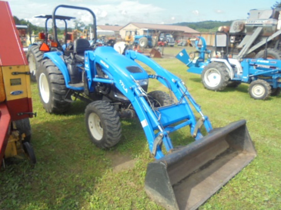 New Holland TC40D w/ 17LA Loader, Hydro, R4 Tires, Remotes, Only 829 1 Owne