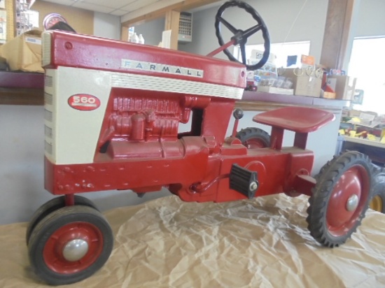 Farmall 560 ESKA Pedal Tractor, Nice