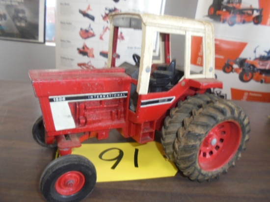 International 1586 Toy w/ Duals