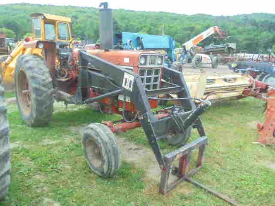 International 686 Diesel w/ Loader, 6158 Hours, 3pt, Dual Remotes, 16.9-38