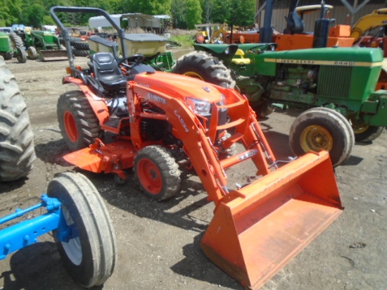 Kubota B2650 4wd Compact Tractor w/ Loader, SSL Quick Attach Bucket, 60" Mi