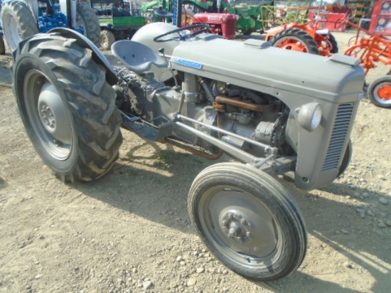 Ferguson TO30 Antique Tractor, Swinging Drawbar, Over Running Pto Clutch, 1