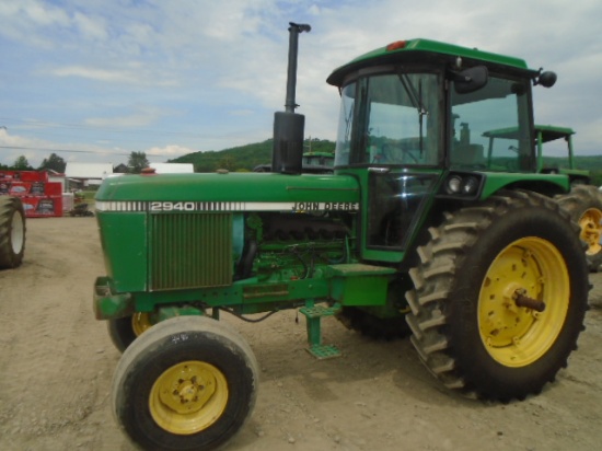 John Deere 2940 Tractor, Cab w/ Heat & Cold AC, New Cab Interior, New Fires