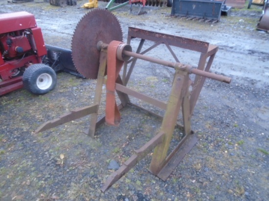 Buzzsaw w/ Farmall Fast Hitch Hookup, Has The Belt