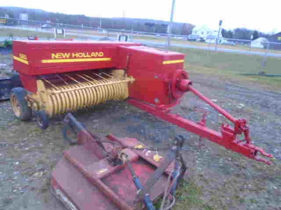 New Holland 565 Square Baler