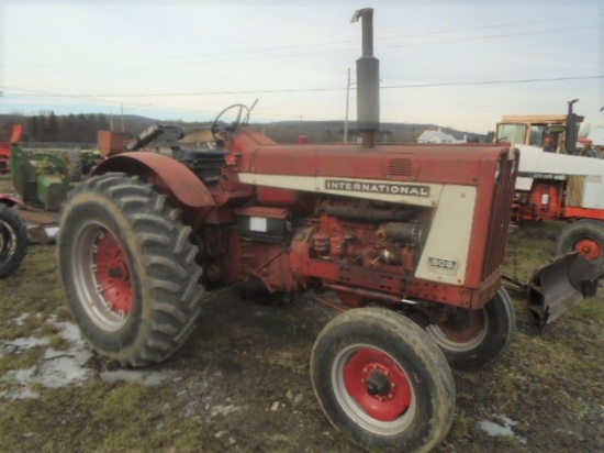 International 806 Standard Collector Tractor, Diesel, Good 18.4-34 Tires, D