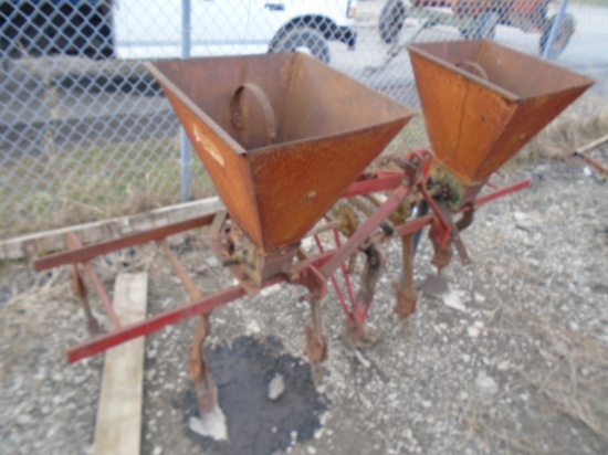 Massey Ferguson 221 3pt Cultivator w/ Fertilizer