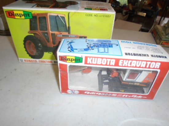 Kubota M7950 DT, 1/20 NIB, Kubota KH60 Excavator