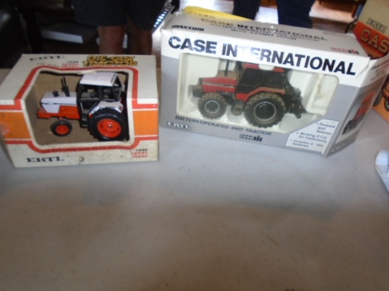 Case 1690 1/32 & Case IH 5130 Battery Operated 1/32