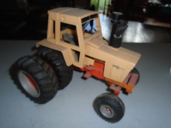 Case 1370 w/ Duals 1/16, Customized w/ Large Checkerboard Front Tires