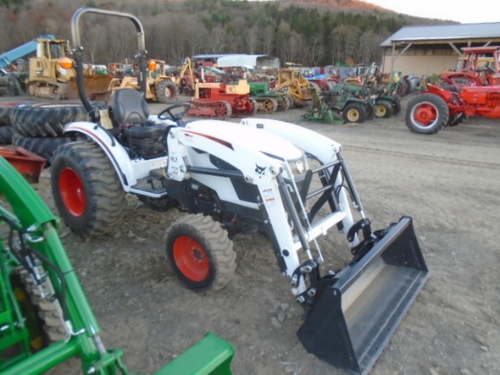 Bobcat CT2025 4wd Compact Tractor w/ FL7 Loader With Universal Quick Attach