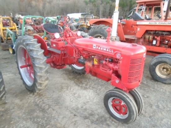 Farmall C Antique Tractor, Fenders, Belt Pulley, Very Good Tin Work, Runs G