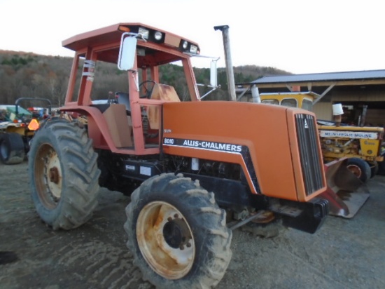 Allis Chalmers 8010 MFWD Tractor, Factory Open Rops, Excellent 18.4-38 Tire