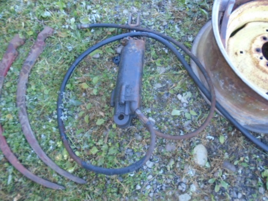 John Deere Black Hydraulic Cylinder w/ Hoses, Works