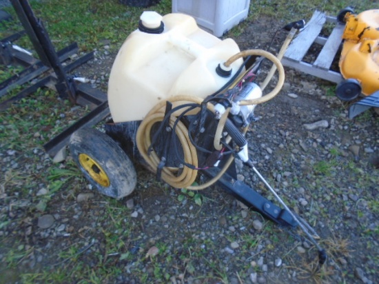 John Deere Pull Type 15 Gal Sprayer