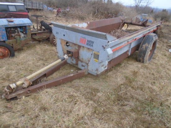 New Idea 361 Manure Spreader