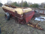 New Holland 302 Manure Spreader, Side Discharge