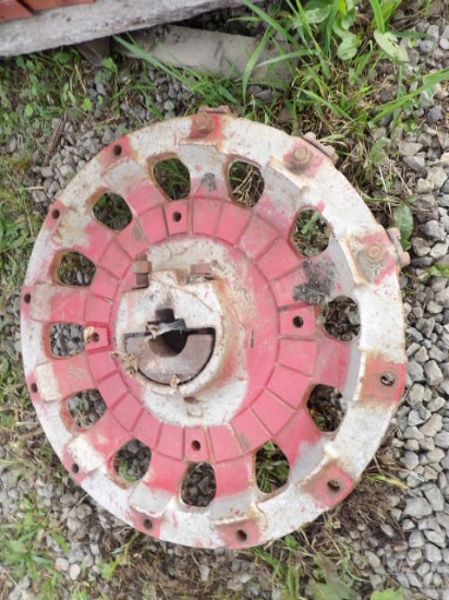 IH 966 34" Cast Wheel Center