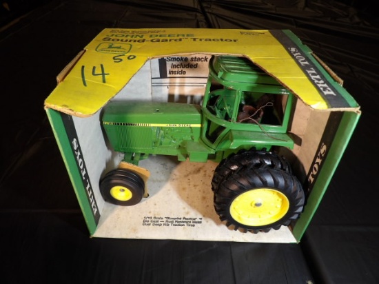 1/16 John Deere 40 Series w/ Duals, Older Box, ERTL #542