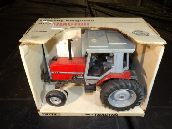 1/16 Massey Ferguson 3070