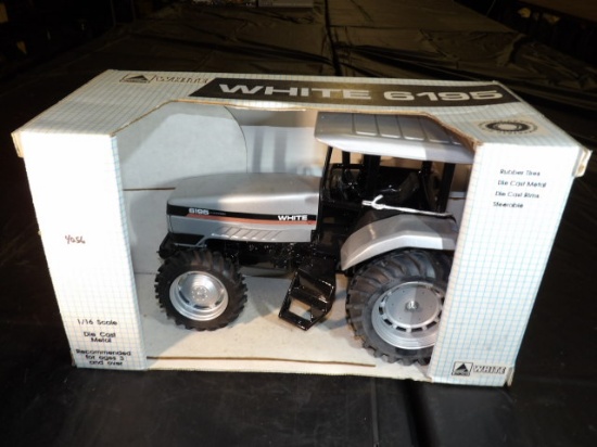 1/16 White 6195 Scale Models
