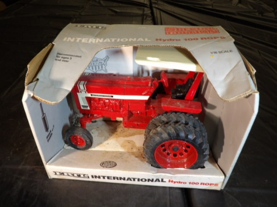 1/16 International 100 Hydro, Special Edition, Rough Box