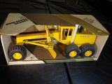 1/16 John Deere 772B Grader