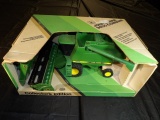 1/28 ERTL John Deere 9600 Combine w/ 2 Heads