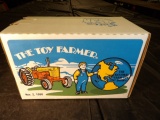 1/16 Case 800 Toy Farmer