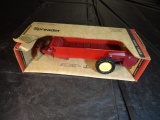 1/16 Red Manure Spreader