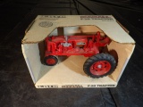 1/16 Farmall F20