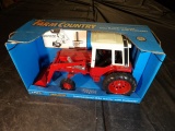 1/16 International 1586 w/ Loader