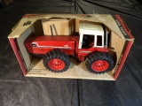 1/16 International 3588 2+2, Older Box #464