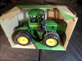 1/16 JD 8640 w/ Duals, Older Box
