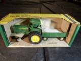 1/32 John Deere 40 Series w/ Wagon