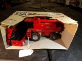 1/32 CIH 1680 Combine w/ Heads