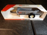 1/16 New Idea Manure Spreader